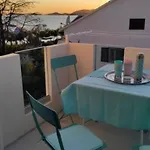 Modern Beachfront Near Sibenik Appartement