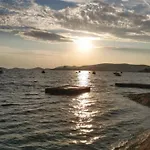 Modern Beachfront Near Sibenik Appartement Srima