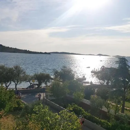 Apartman Modern Beachfront Near Sibenik *