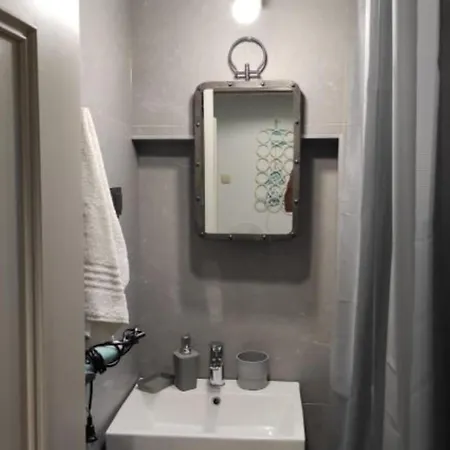 Modern Beachfront Near Sibenik Apartamento *