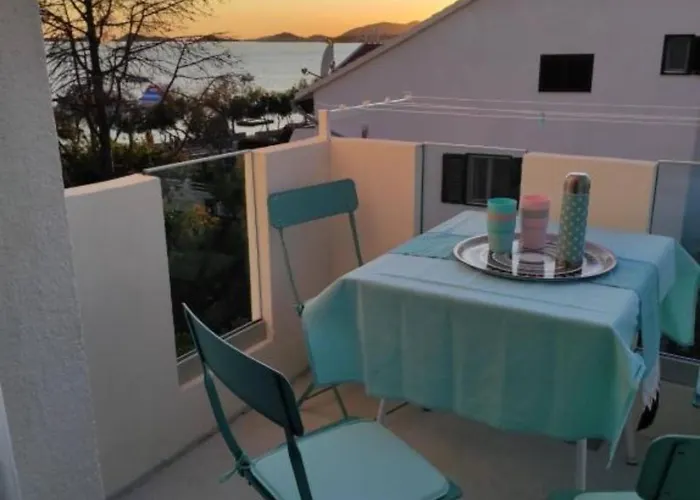 Modern Beachfront Near Sibenik Lejlighed