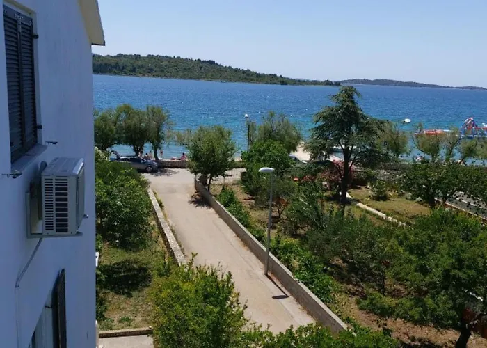 Modern Beachfront Near Sibenik Lejlighed