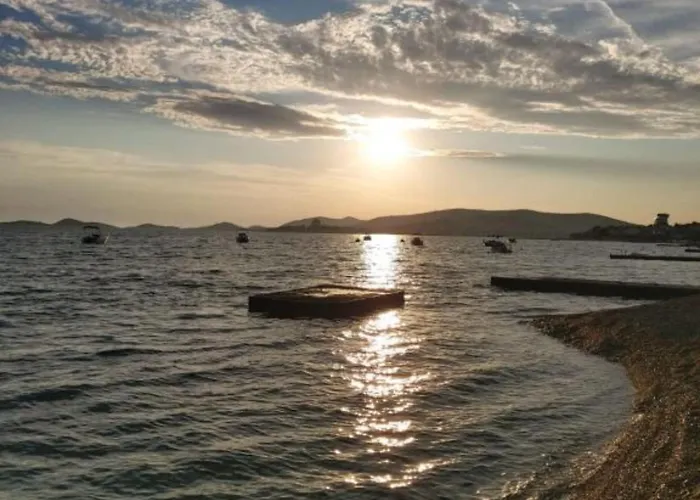 Modern Beachfront Near Sibenik Apartamento Srima